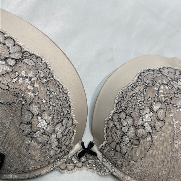 Victoria’s Secret, Dream Angels, Lace Underwire Bra - Cream & Black, 36DD - Picture 11 of 16